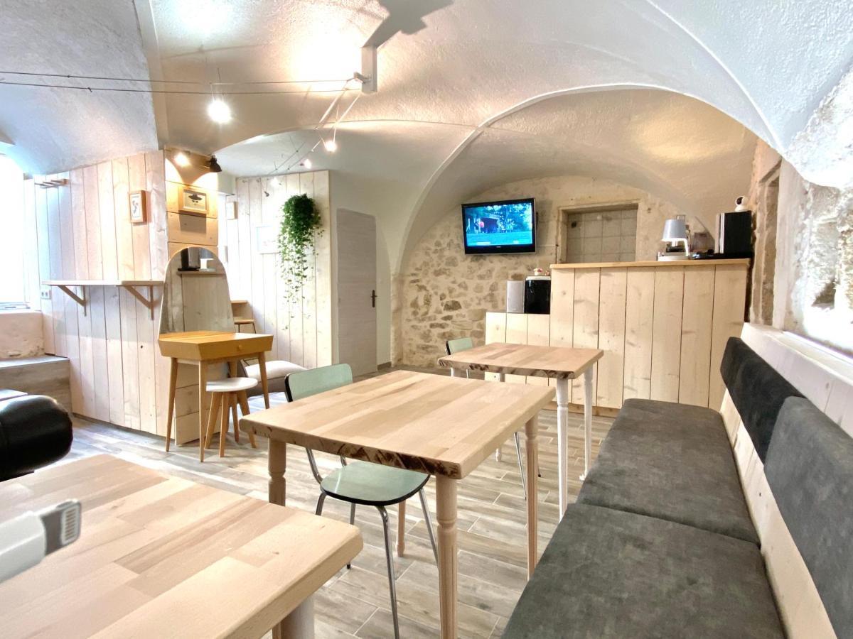 Espace Le Cheval Blanc Castelnau-le-Lez Exterior foto