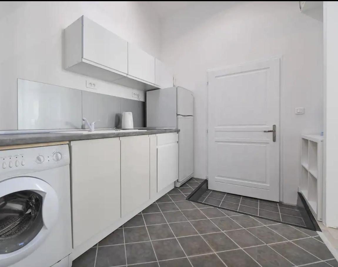 Espace Le Cheval Blanc Castelnau-le-Lez Habitación foto